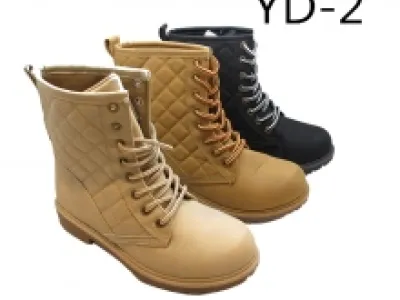 Bottines matelassées avec lacet