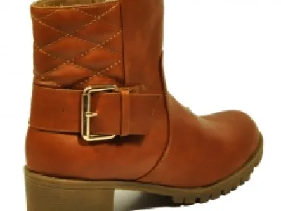 Bottines à talon avec brides bouclées et surpiqûres à l’arrière