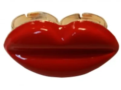 Bague lèvres avec double anneaux