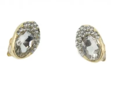 Adorables boucles d’oreilles clips parées de pierres