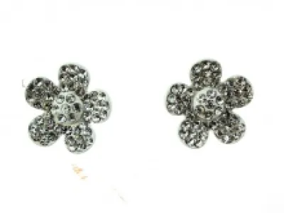 Boucles d’oreilles serties de strass