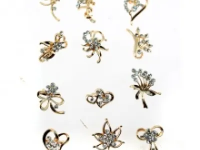 Broche fantaisie ornée de strass