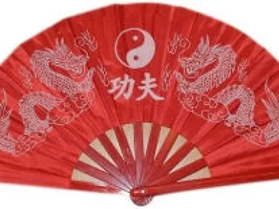 Éventail Yin Yang rouge avec motif dragon