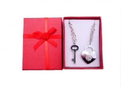 Collier couple avec cadenas et sa clé