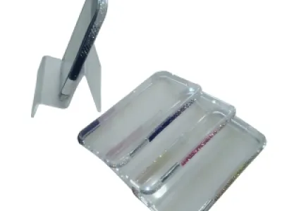 Coque transparente bordée de paillettes
