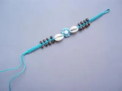 BRACELETS EN MACRAME