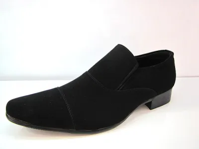 Chaussure en daim synthétique réf 1214 8, 90 € ht/unité