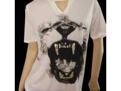 T shirt femme Lion  Réf 2337 Prix : 1.90€
