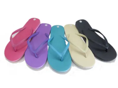 Tong femme unie Réf 9283 2,40 € HT/unité