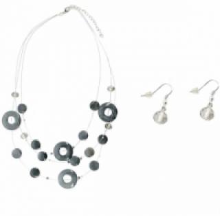 Colliers avec boucles d’oreilles