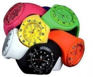 Montres multicolores ,l’accessoire tendance