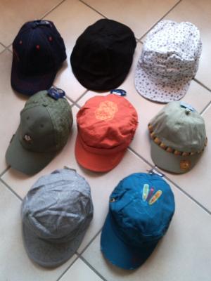 Lots de casquettes,bobs et chapeaux