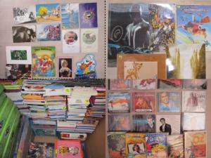 CD, DVD, livres, posters, affiches, cartes postales...