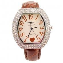 Montre pour femme à cadran ovale orné de strass et bracelet classique