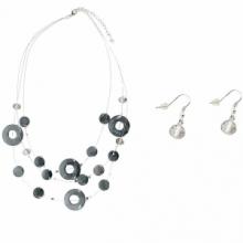 Colliers avec boucles d’oreilles